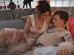 Reality Kings: Violet Myers, petite amie infirmière, a besoin d'un massage porno francais pro sexy sur PornHD