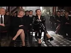 Minuscule Yumeno porno francais amateur gay Aika sur le canapé se prend une bonne charrue
