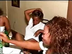 La rousse aux gros seins porno amateurs française Alexsis Faye danse et rebondit